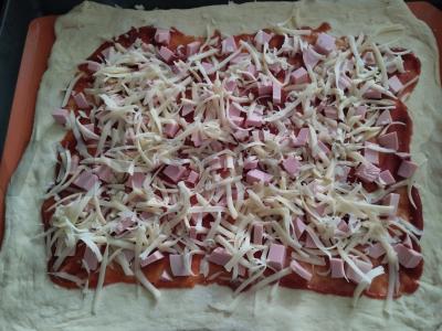 Pyragas-pica su virta dešra ir sūriu Žingsnis 3