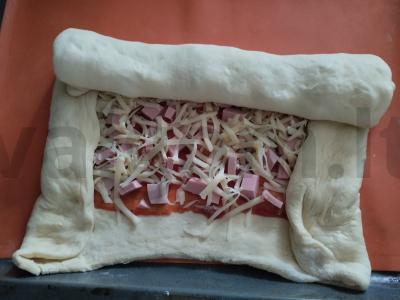 Pyragas-pica su virta dešra ir sūriu Žingsnis 4