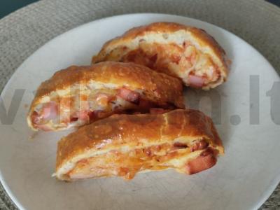 Pyragas-pica su virta dešra ir sūriu pagrindine nuotrauka