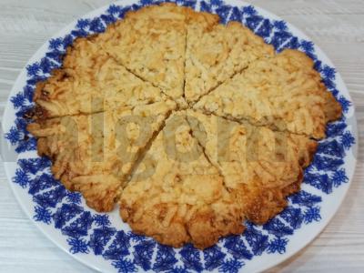 Sviestinis sausainis su kondensuotu pienu pagrindine nuotrauka