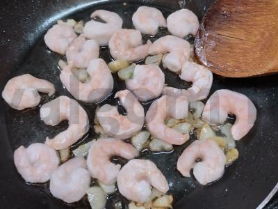 Šiltas salotas su Briuselio kopūstais ir krevetėmis Žingsnis 2