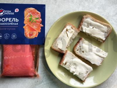 Greiti sumuštiniai su upėtakiu ir agurku Žingsnis 2