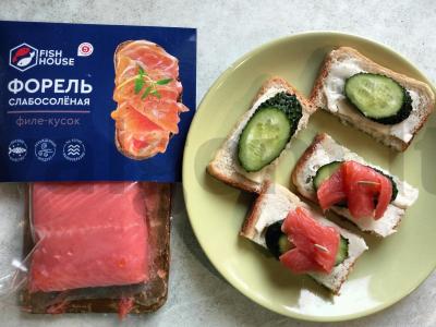 Greiti sumuštiniai su upėtakiu ir agurku Žingsnis 4