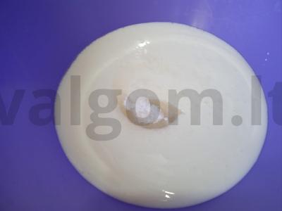 Mini blynai su šokoladiniu sirupu ir mėlynėmis Žingsnis 2