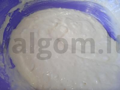 Mini blynai su šokoladiniu sirupu ir mėlynėmis Žingsnis 4