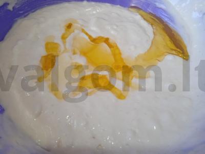 Mini blynai su šokoladiniu sirupu ir mėlynėmis Žingsnis 5