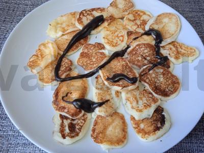 Mini blynai su šokoladiniu sirupu ir mėlynėmis Žingsnis 9