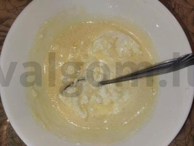 Varškės keksiukas su razinomis Žingsnis 3