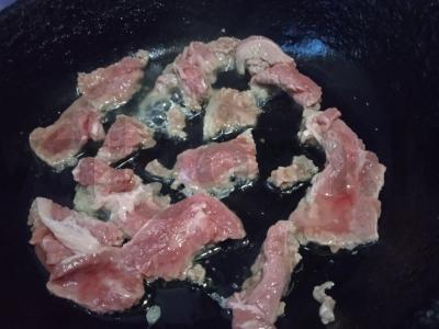 Greito paruošimo makaronai su terijaki padažu, jautienos bekonu, pievagrybiais ir putpelių kiaušiniais Žingsnis 4