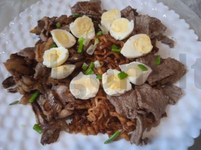 Greito paruošimo makaronai su terijaki padažu, jautienos bekonu, pievagrybiais ir putpelių kiaušiniais Žingsnis 8