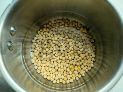 Keptas avinžirnis su prieskoniais Žingsnis 1