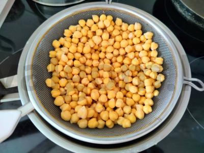 Keptas avinžirnis su prieskoniais Žingsnis 2