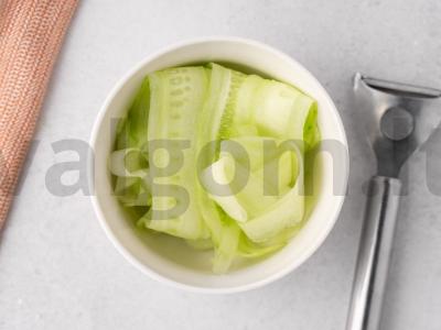 Salotas su agurkais ir tunu Žingsnis 1