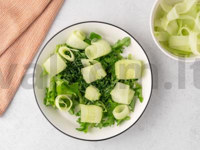 Salotas su agurkais ir tunu Žingsnis 4