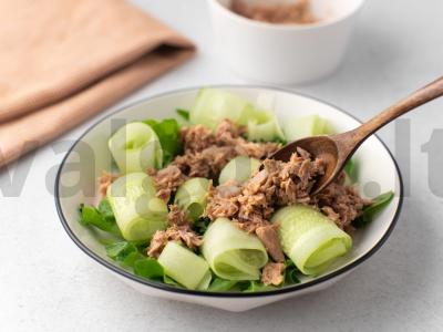 Salotas su agurkais ir tunu Žingsnis 5