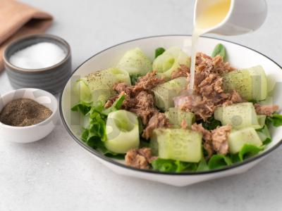 Salotas su agurkais ir tunu Žingsnis 6