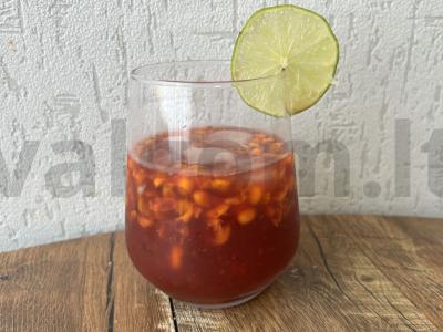 Vasaros gaivus gėrimas su šaltalankiais ir vyšniomis pagrindine nuotrauka