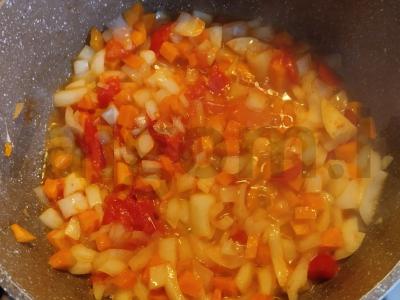 Dietinis kalakutienos guliašas su daržovėmis Žingsnis 1