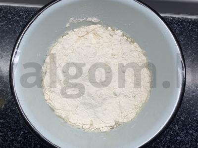 Blynai su pienu, varškės sūriu ir bananais Žingsnis 3