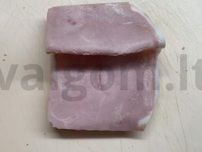 Sumuštinis su kumpiu, vyšniniais pomidorais, svogūnais ir sūriu Žingsnis 2