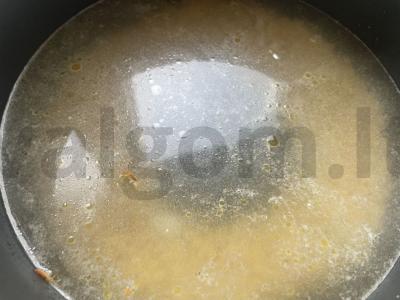 Žirnių sriuba su dešrelėmis lėtoje viryklėje Žingsnis 4