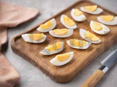 Salotas su virtais kiaušiniais ir daržovėmis Žingsnis 2