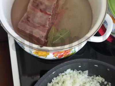 Dilgėlių ir rūgštynių sriuba Žingsnis 1