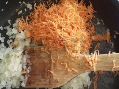 Dilgėlių ir rūgštynių sriuba Žingsnis 3