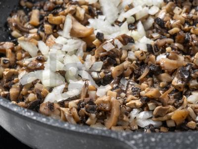 Rulonas su grybais ir sūriu Žingsnis 4