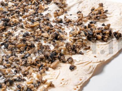 Rulonas su grybais ir sūriu Žingsnis 8