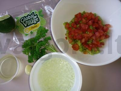 Daržovių guacamole padažas su pomidorais ir laimo sultimis Žingsnis 3
