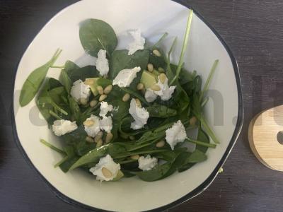 Žalias salotas su avokadu, špinatais ir varškės sūriu Žingsnis 5