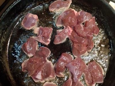 Kepta kepenėlė su svogūnais ir sumachu Žingsnis 1