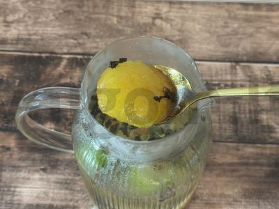 Aromatingas arbata su laimu ir kriauše Žingsnis 3