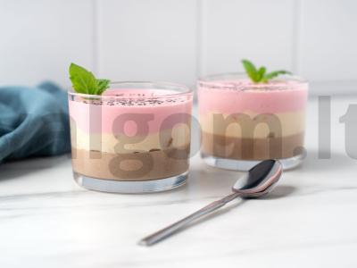 Blanmanžė su šaltalankiais, kakava ir uogomis pagrindine nuotrauka