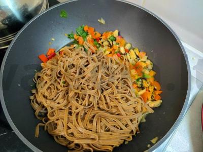 Grikių makaronai su midijomis pietums Žingsnis 5