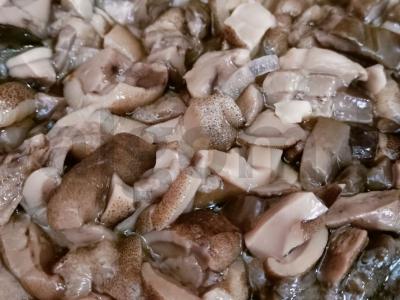 Burokėlių salotos su marinuotais grybais Žingsnis 5