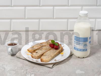 Banano duona su pienu pagrindine nuotrauka