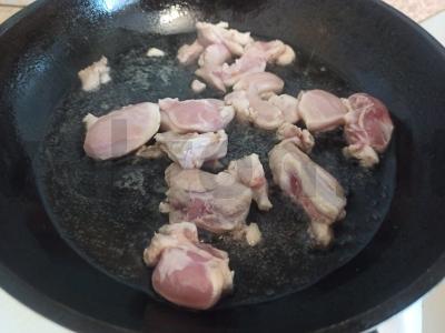 Makaronai su vištiena grietinėlės-grybų padaže Žingsnis 3