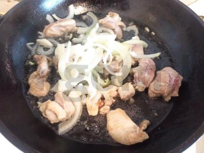 Makaronai su vištiena grietinėlės-grybų padaže Žingsnis 4