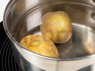 Bulvių salotas su pievagrybiais Žingsnis 1