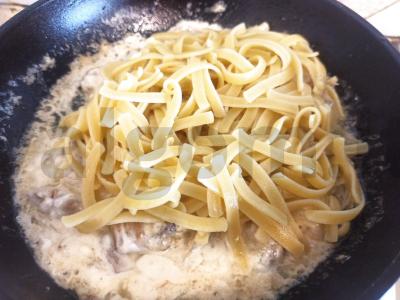 Makaronai su vištiena grietinėlės-grybų padaže Žingsnis 9