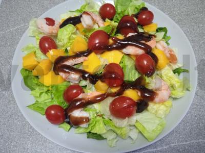 Salotos su mango, krevetėmis ir vyšniniais pomidorais Žingsnis 6