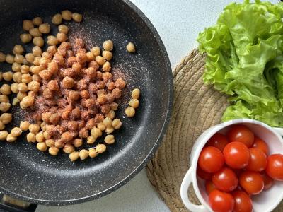 Salotas su traškiais avinžirniais Žingsnis 1