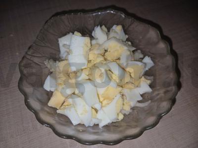 Kiaušinių, kolrabi ir lydyto sūrio salotos Žingsnis 2