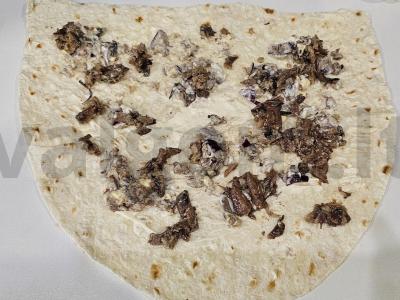 Lavašas su šprotų ir marinuotų agurkų Žingsnis 2