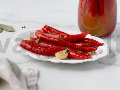 Marinatas čili pipirams su žolelėmis pagrindine nuotrauka