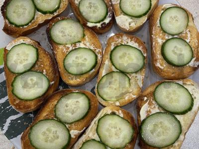 Sumuštiniai su kiaušiniais ir šprotais Žingsnis 5