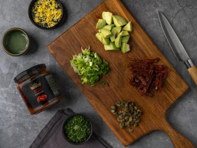 Salotas su pupelėmis ir džiovintais pomidorais Žingsnis 2