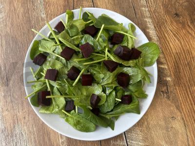 Lengvas salotas su špinatais, burokėliais ir feta sūriu Žingsnis 4